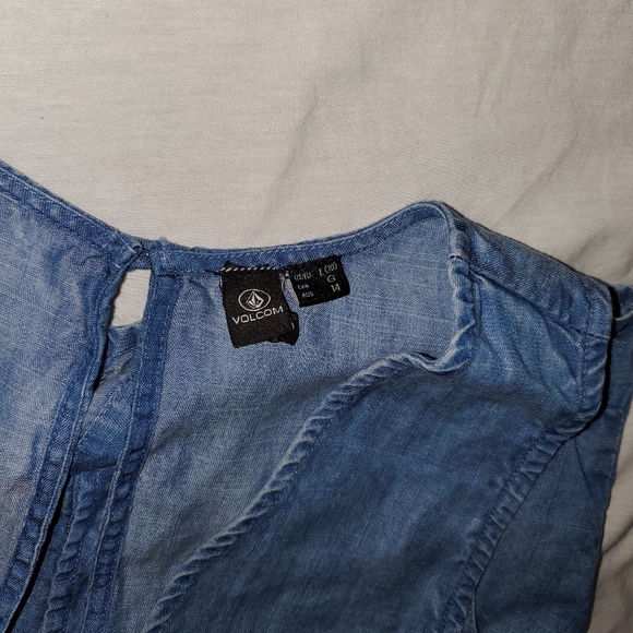 Volcom tank - Picture 4 of 4